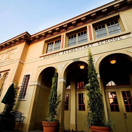 Mcmenamins Kennedy School Hotel Portland Bagian luar foto
