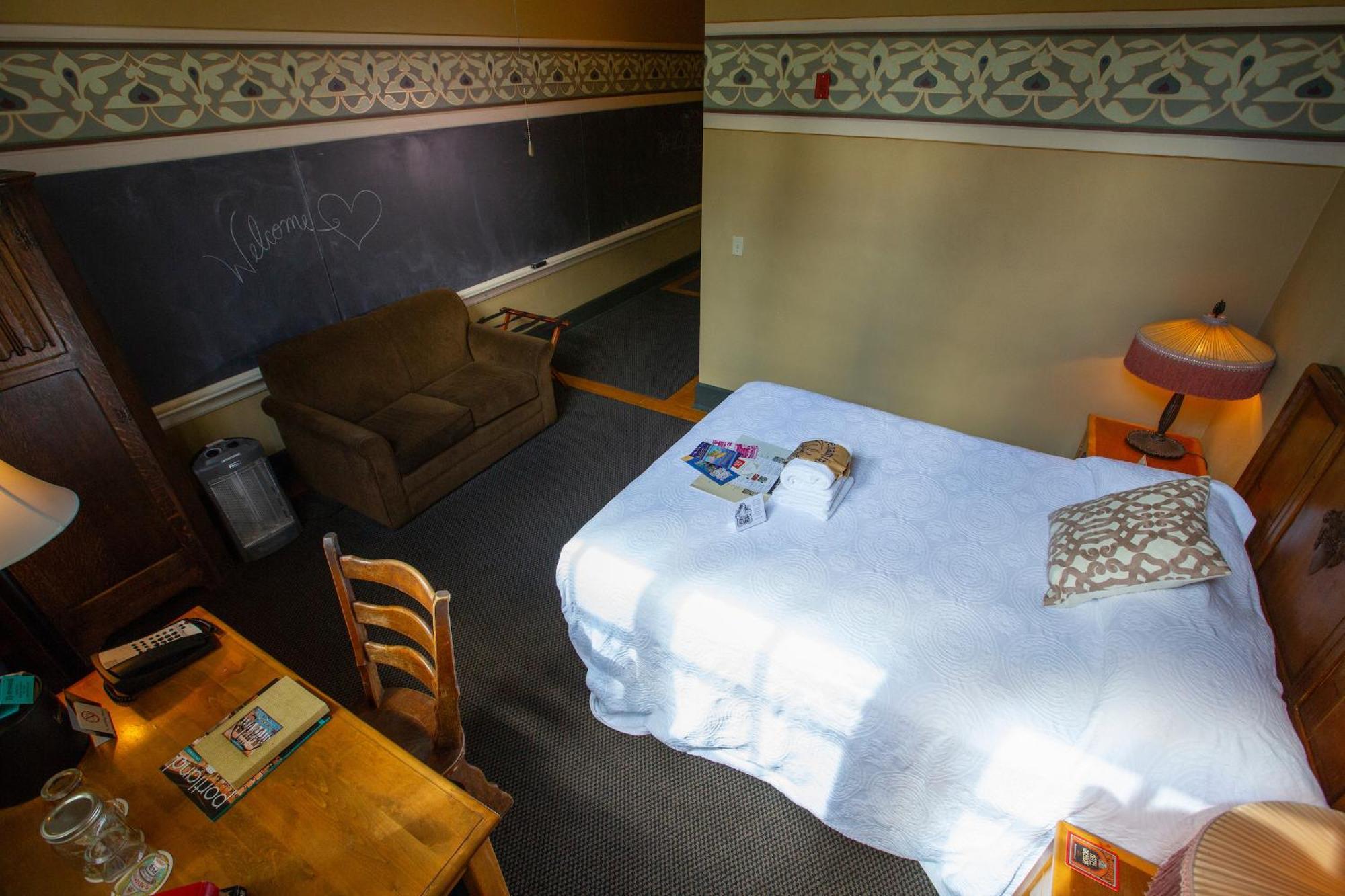 Mcmenamins Kennedy School Hotel Portland Bagian luar foto