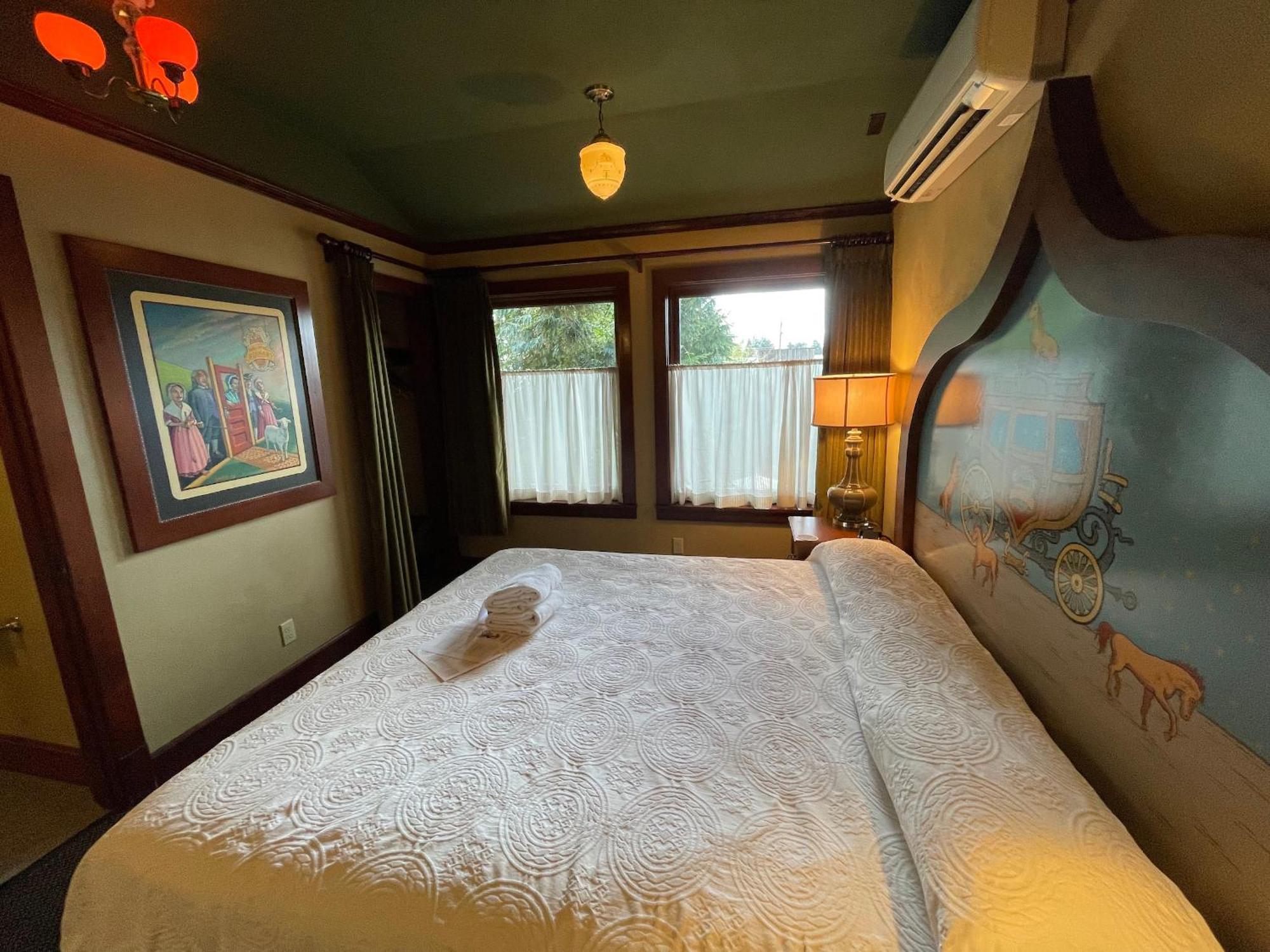 Mcmenamins Kennedy School Hotel Portland Bagian luar foto