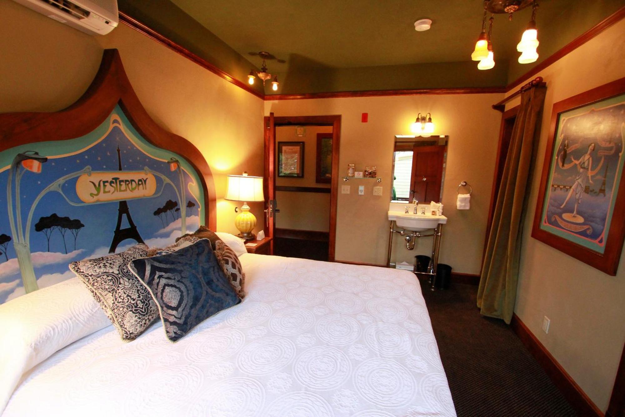 Mcmenamins Kennedy School Hotel Portland Bagian luar foto