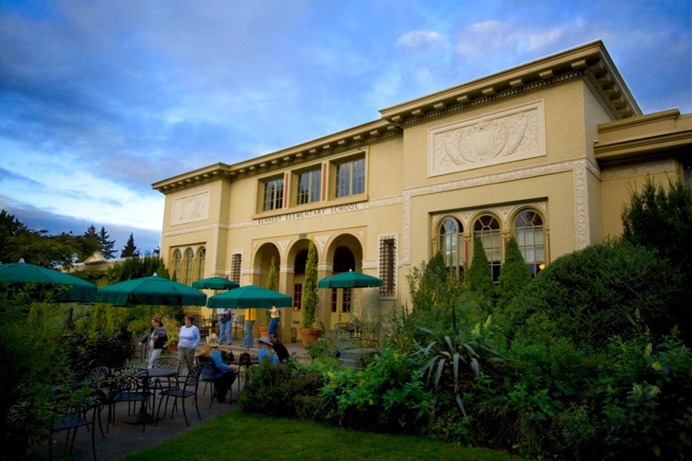 Mcmenamins Kennedy School Hotel Portland Bagian luar foto