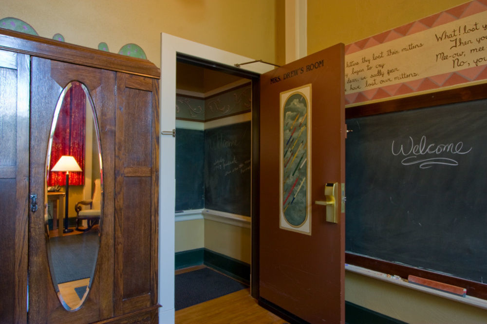 Mcmenamins Kennedy School Hotel Portland Bagian luar foto