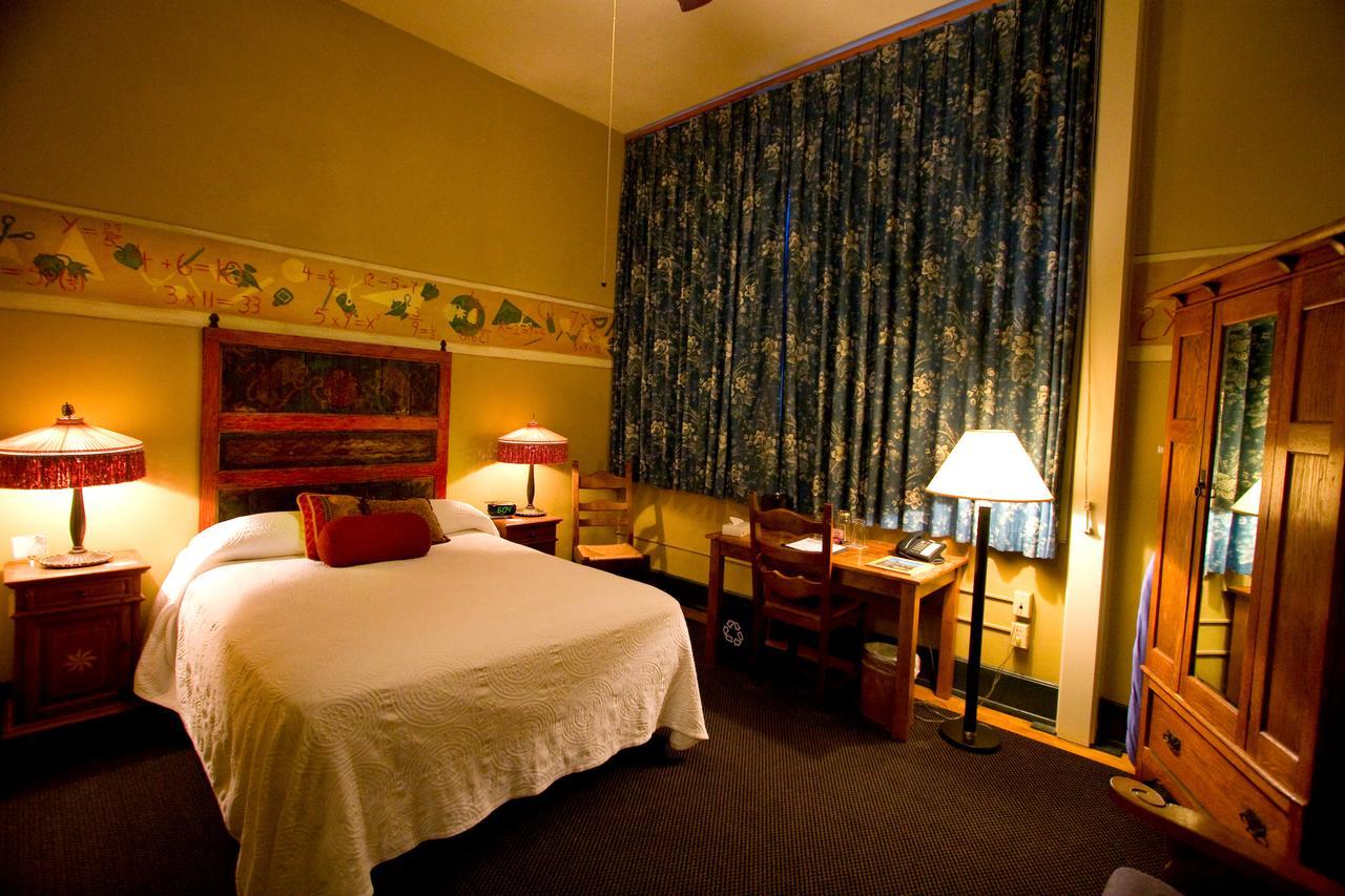 Mcmenamins Kennedy School Hotel Portland Bagian luar foto