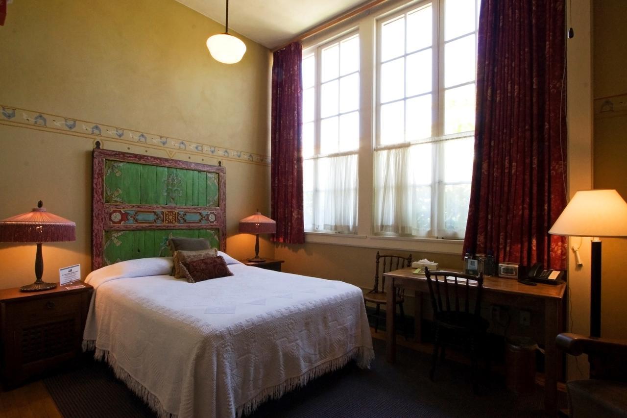 Mcmenamins Kennedy School Hotel Portland Bagian luar foto