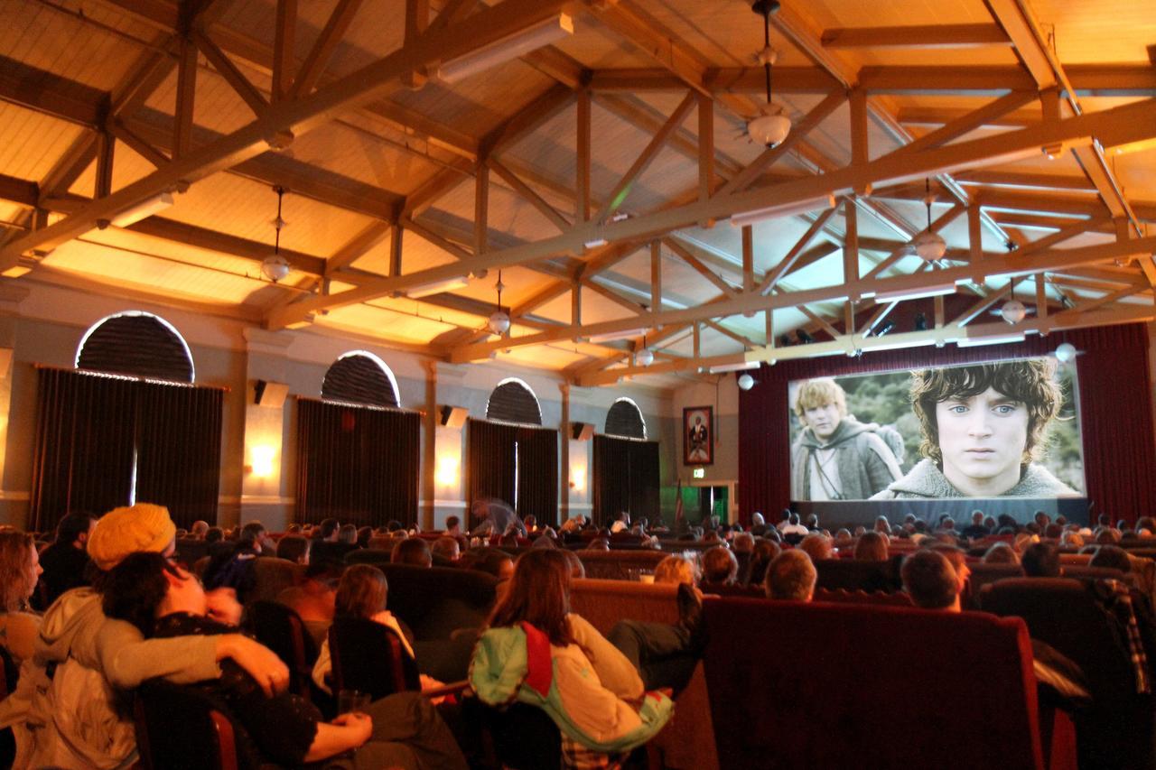 Mcmenamins Kennedy School Hotel Portland Bagian luar foto
