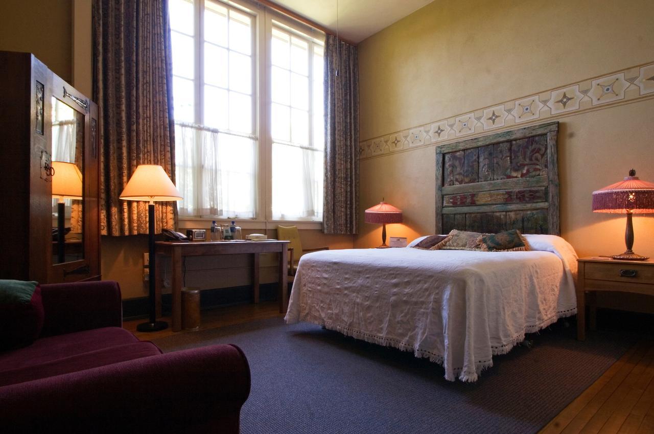 Mcmenamins Kennedy School Hotel Portland Bagian luar foto