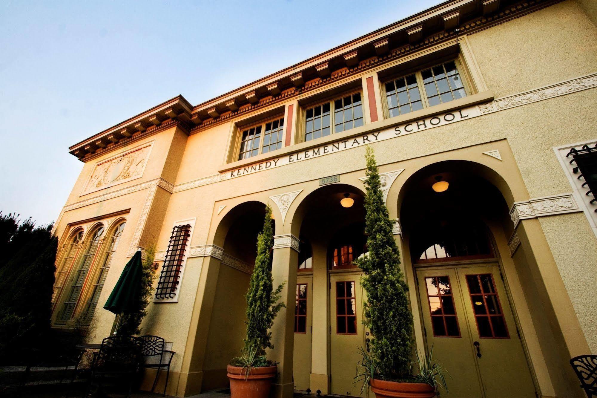 Mcmenamins Kennedy School Hotel Portland Bagian luar foto